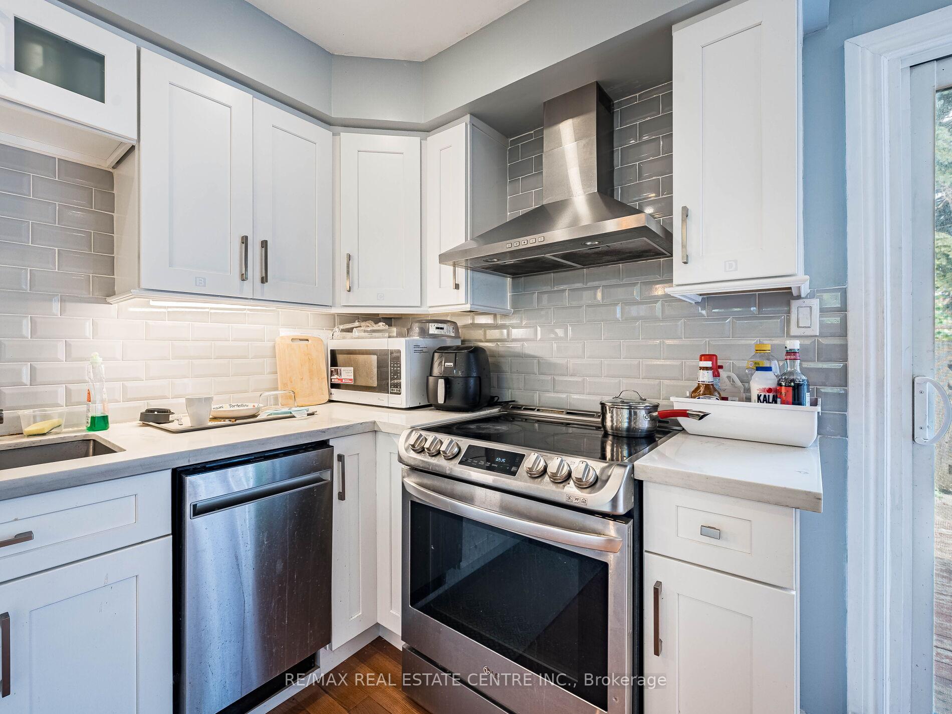 5 Bedrooms Condo at 34 San Roberto, Toronto For sale