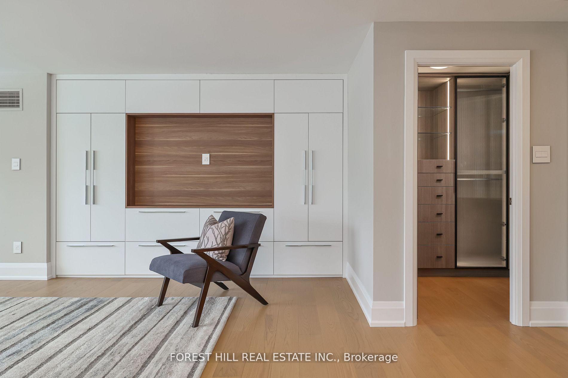 3 Bedrooms Condo at 33 University, Toronto For sale