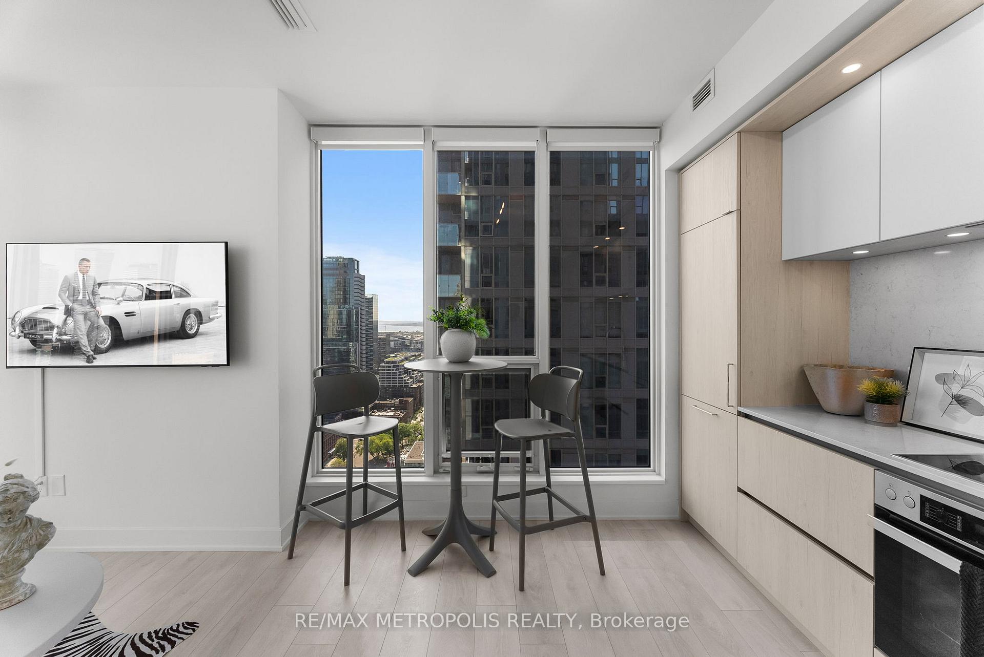 2 Bedrooms Condo at 15 Mercer, Toronto For sale