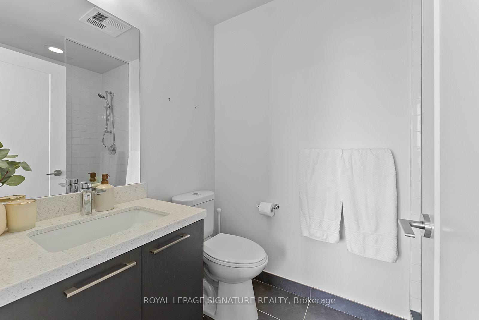 2 Bedrooms Condo at 30 Roehampton, Toronto For sale