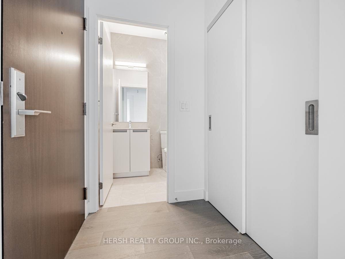 2 Bedrooms Condo at 160 Kingsway,  Toronto For sale