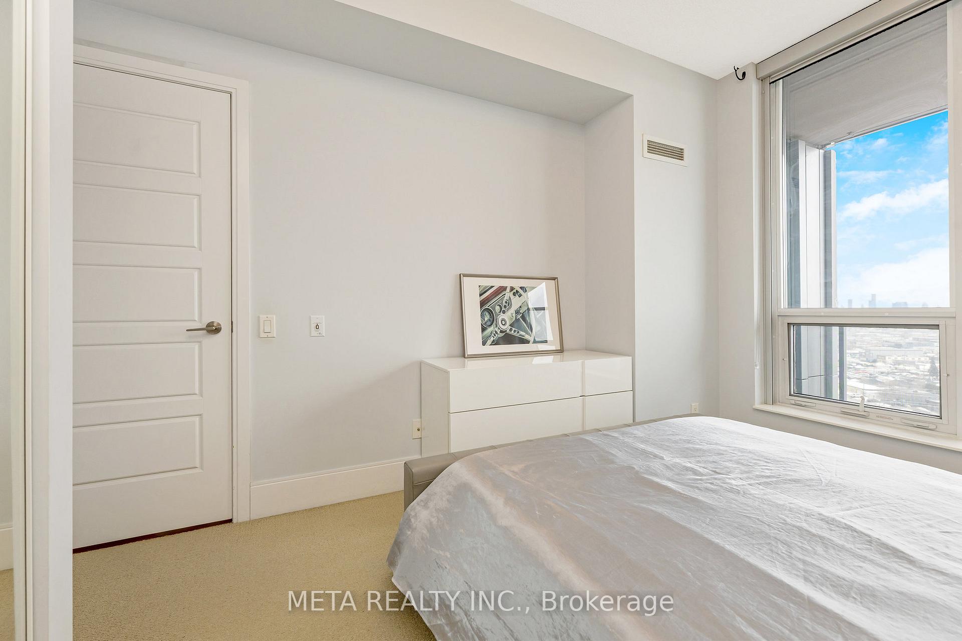 2 Bedrooms Condo at 15 Viking,  Toronto For sale