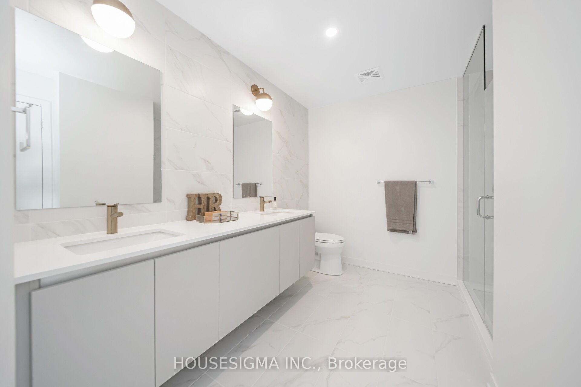3 Bedrooms Condo at 405 Dundas, Oakville For sale