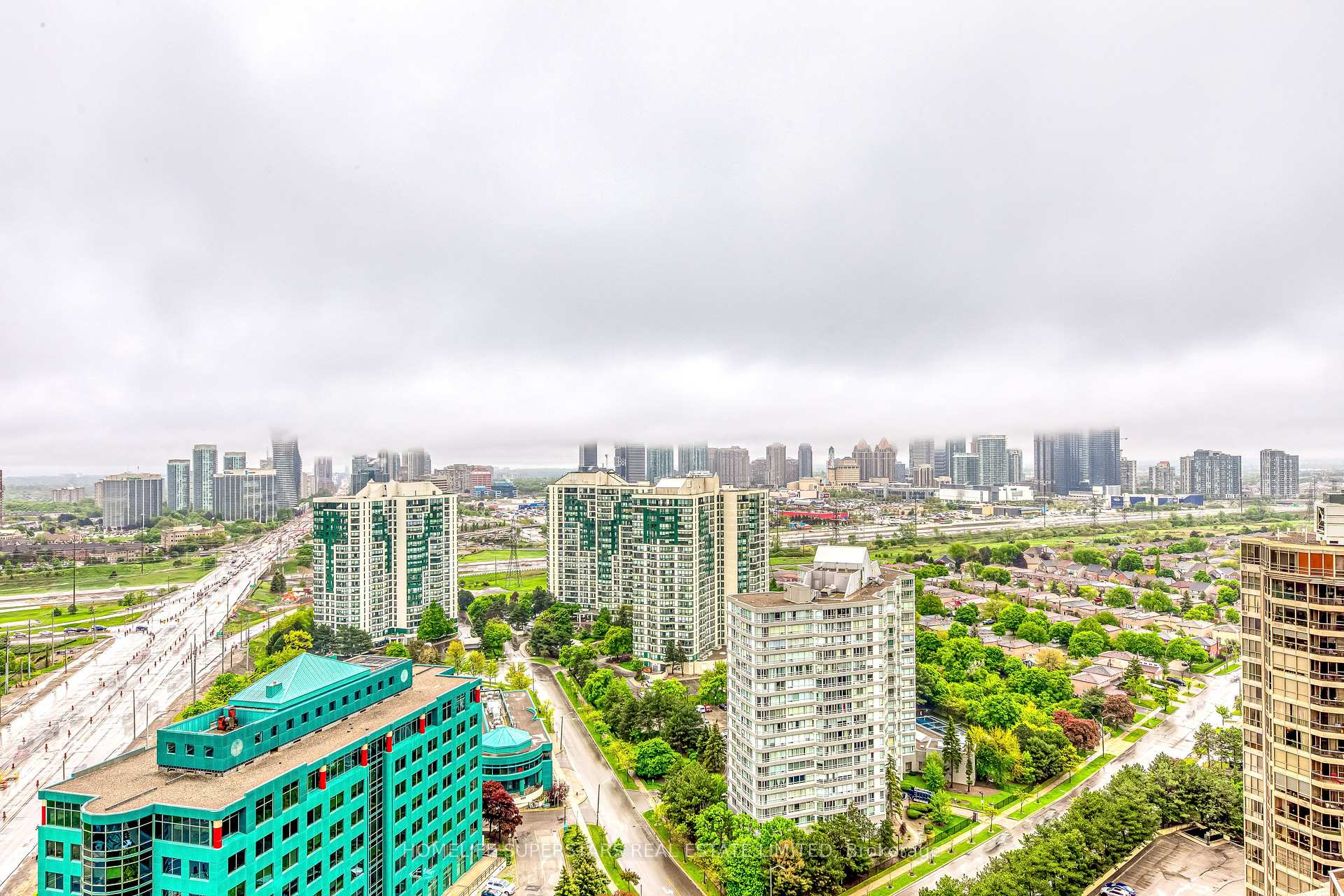 3 Bedrooms Condo at 25 Kingsbridge Garden, Mississauga For sale
