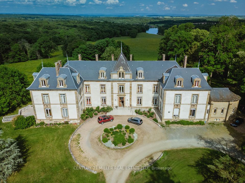 58270 Beaumont-Sardolles, France,  58270