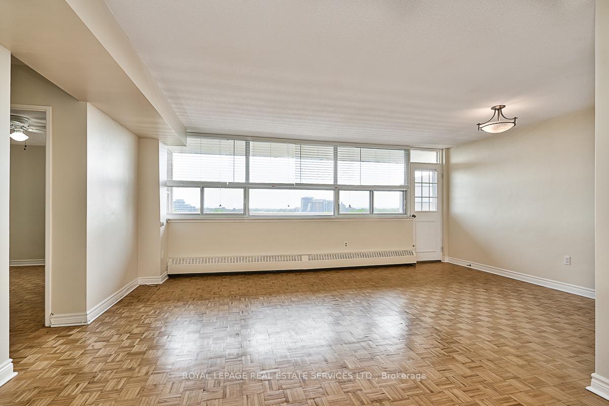 2 Bedrooms Condo at 2263 Marine, Oakville For sale