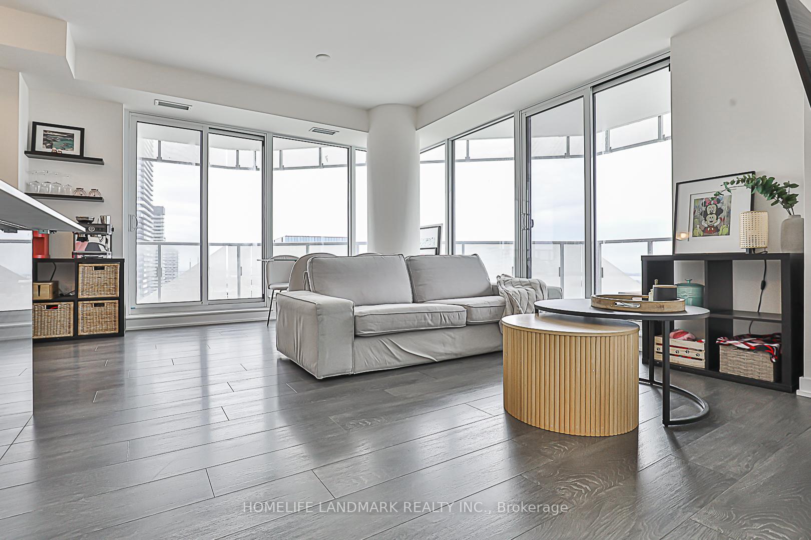 3 Bedrooms Condo at 28 Freeland, Toronto For sale