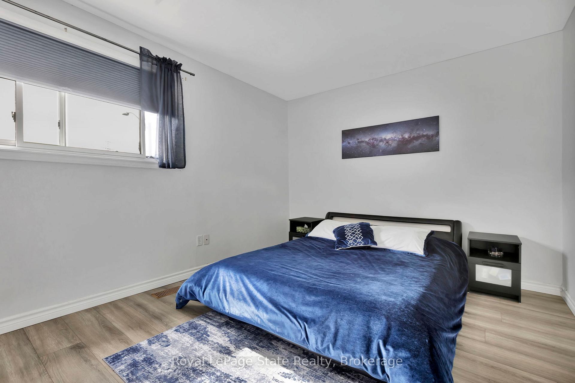 3 Bedrooms Condo at 11 Harrisford, Hamilton For sale