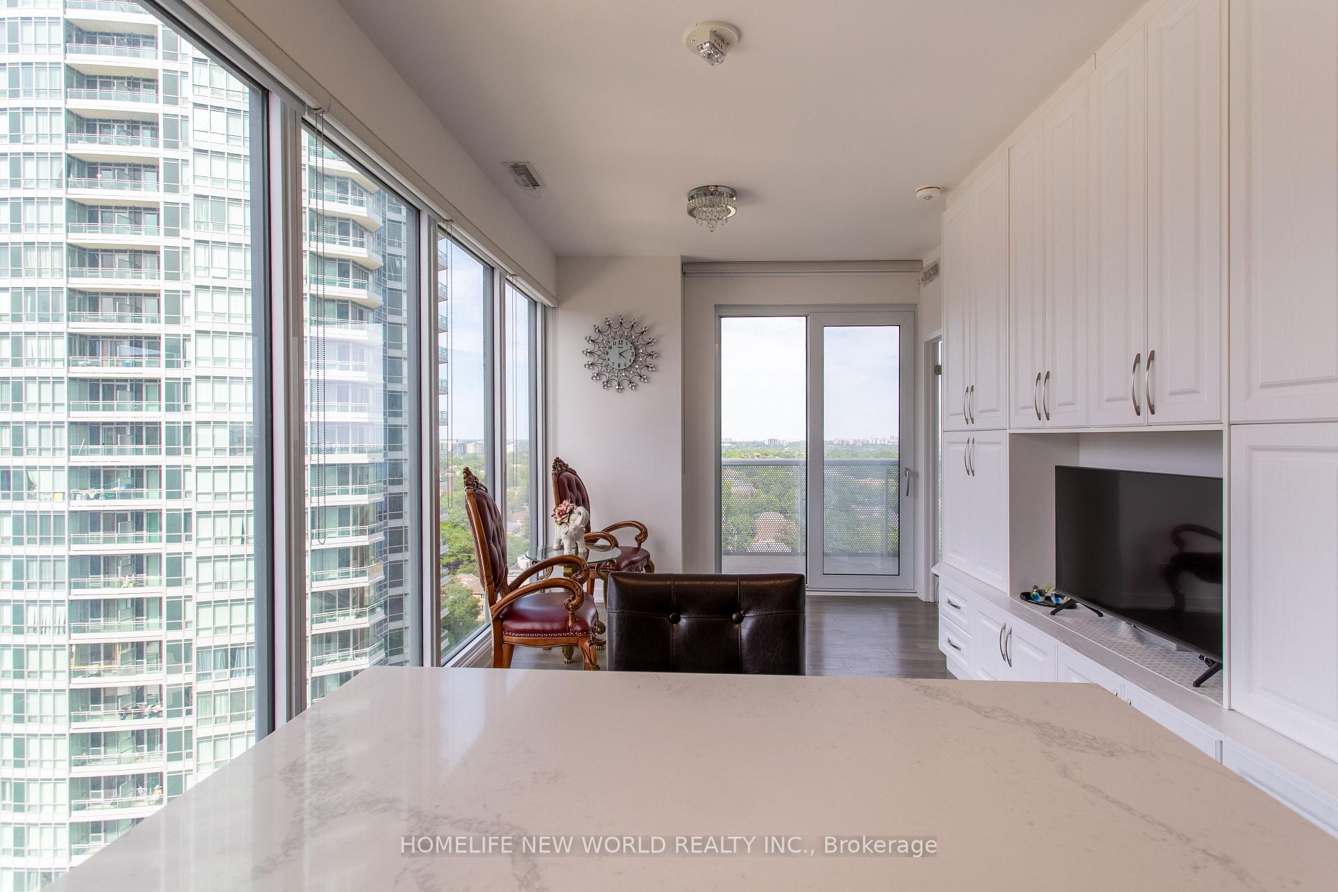 2 Bedrooms Condo at 15 Holmes, Toronto For sale