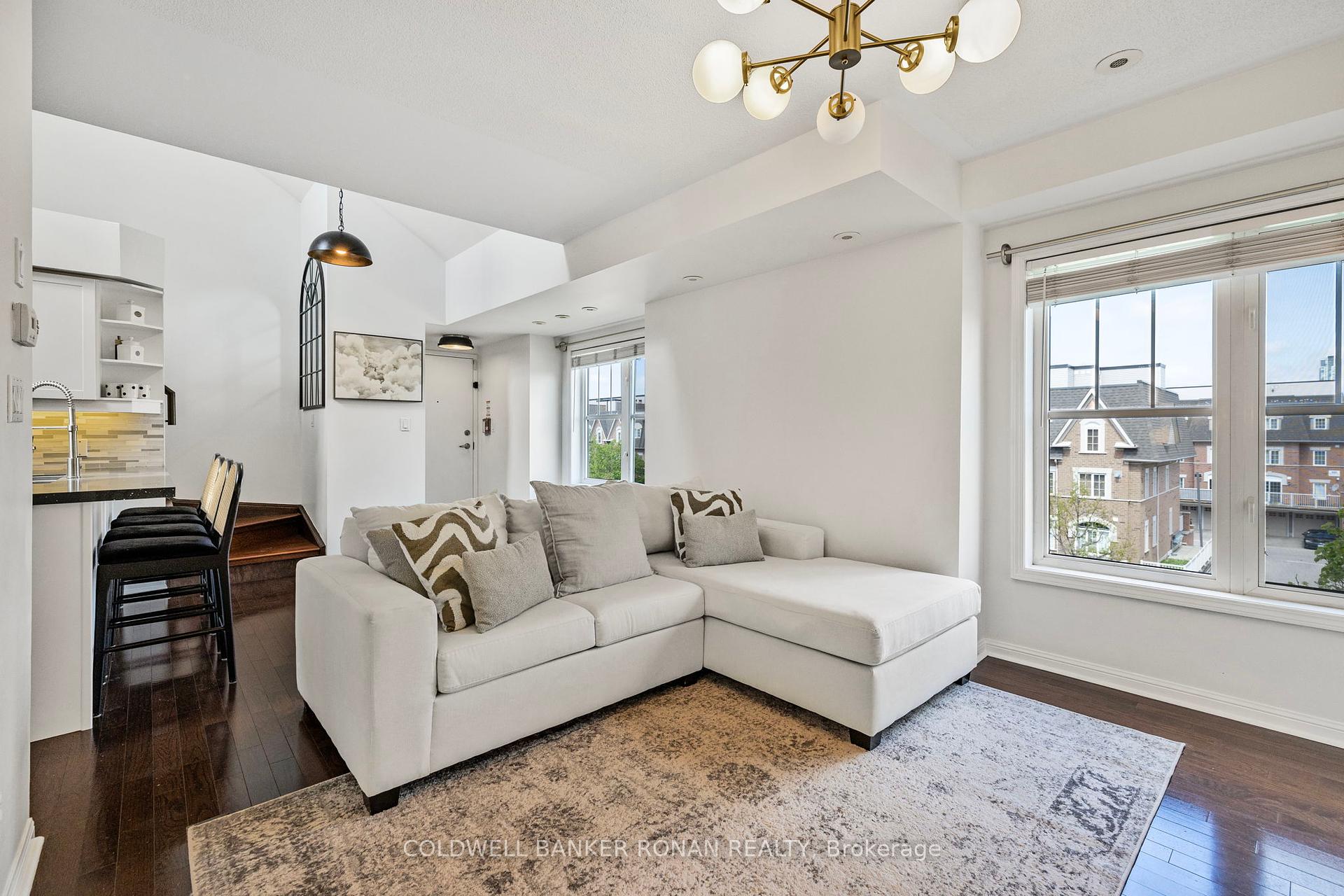 3 Bedrooms Condo at 600 Shoreline, Mississauga For sale