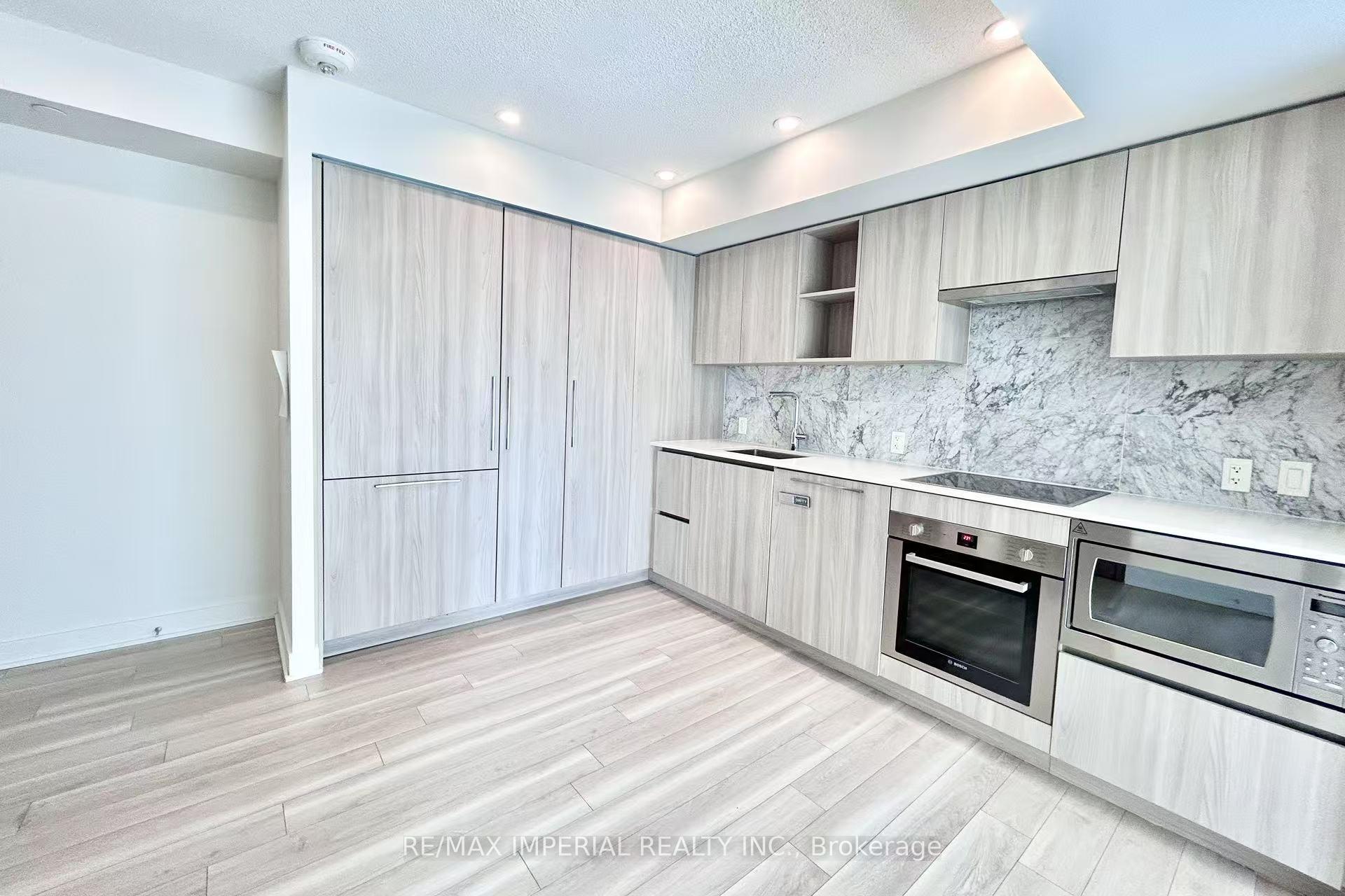 3 Bedrooms Condo at 19 Bathurst,  Toronto For sale
