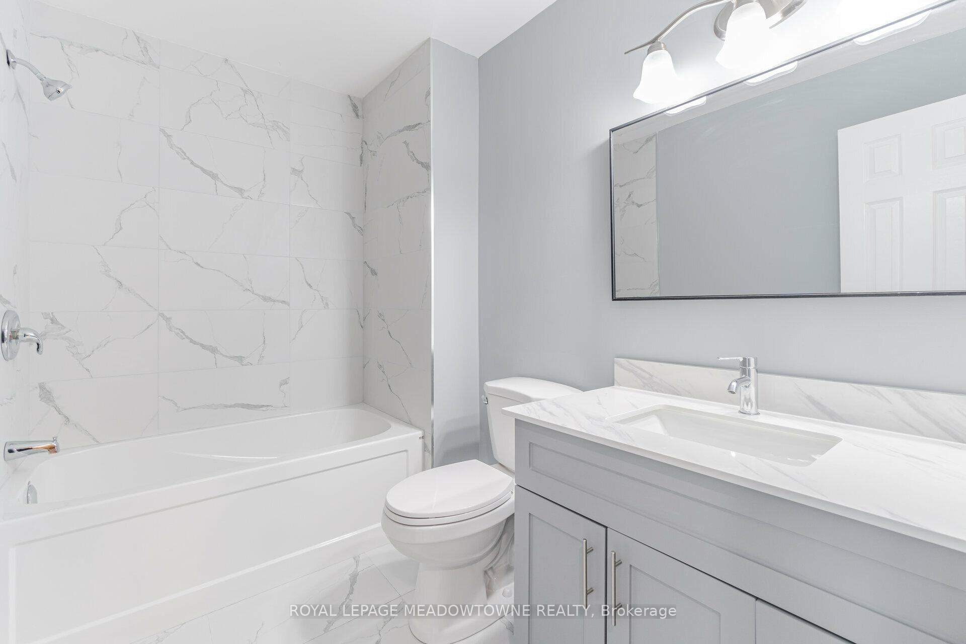 3 Bedrooms Condo at 11 Harrisford, Hamilton For sale