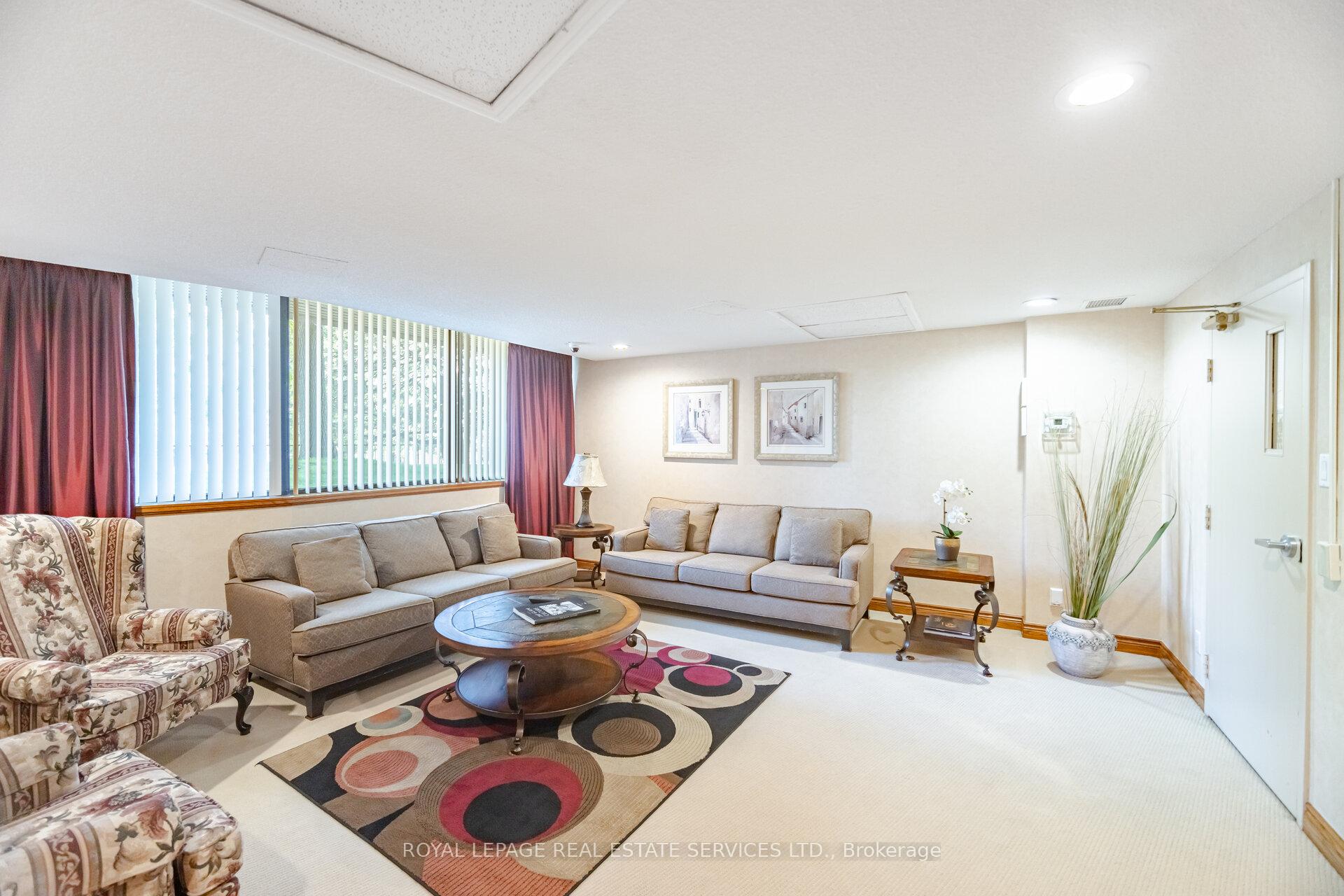 2 Bedrooms Condo at 40 Richview, Toronto For sale