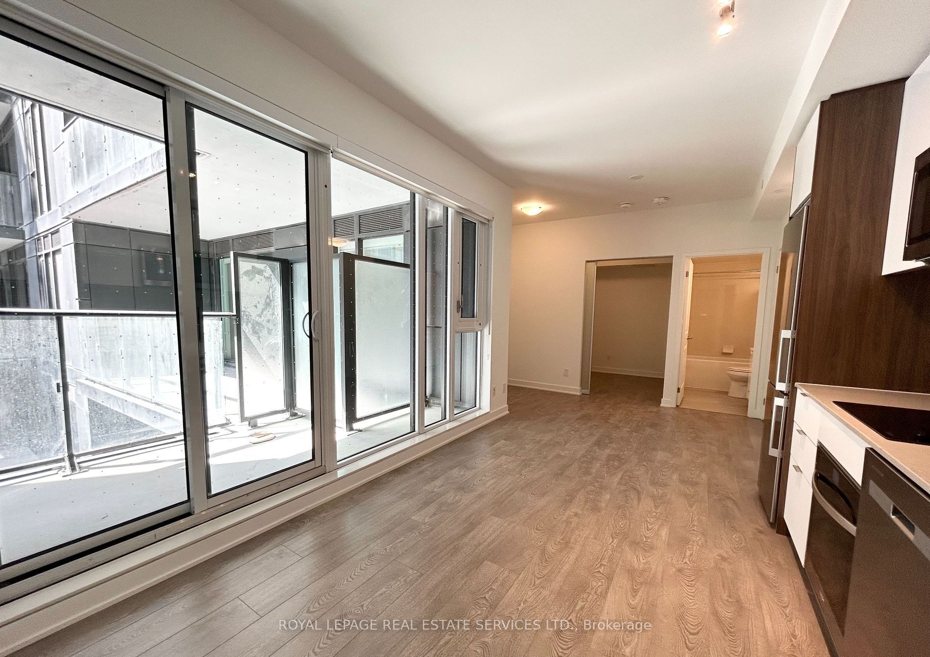 543 Richmond Street W, #425