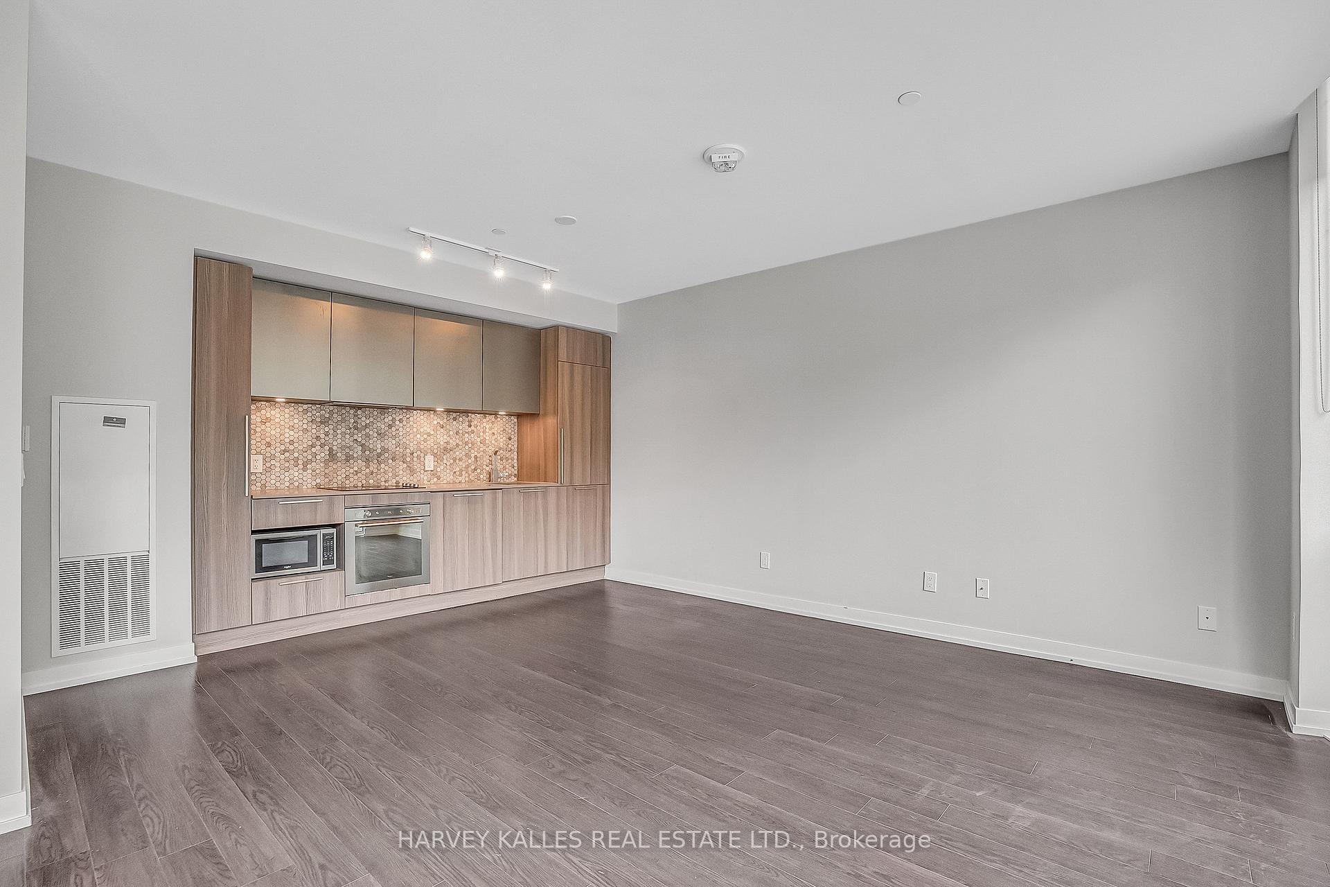 4 Bedrooms Condo at 85 Wood, Toronto For sale