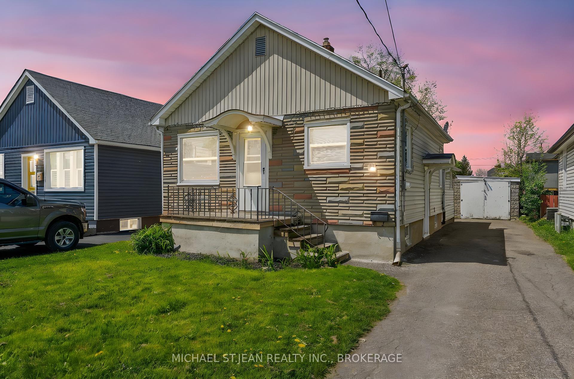 11 Marlborough Avenue, St. Catharines, ON L2M 5T1