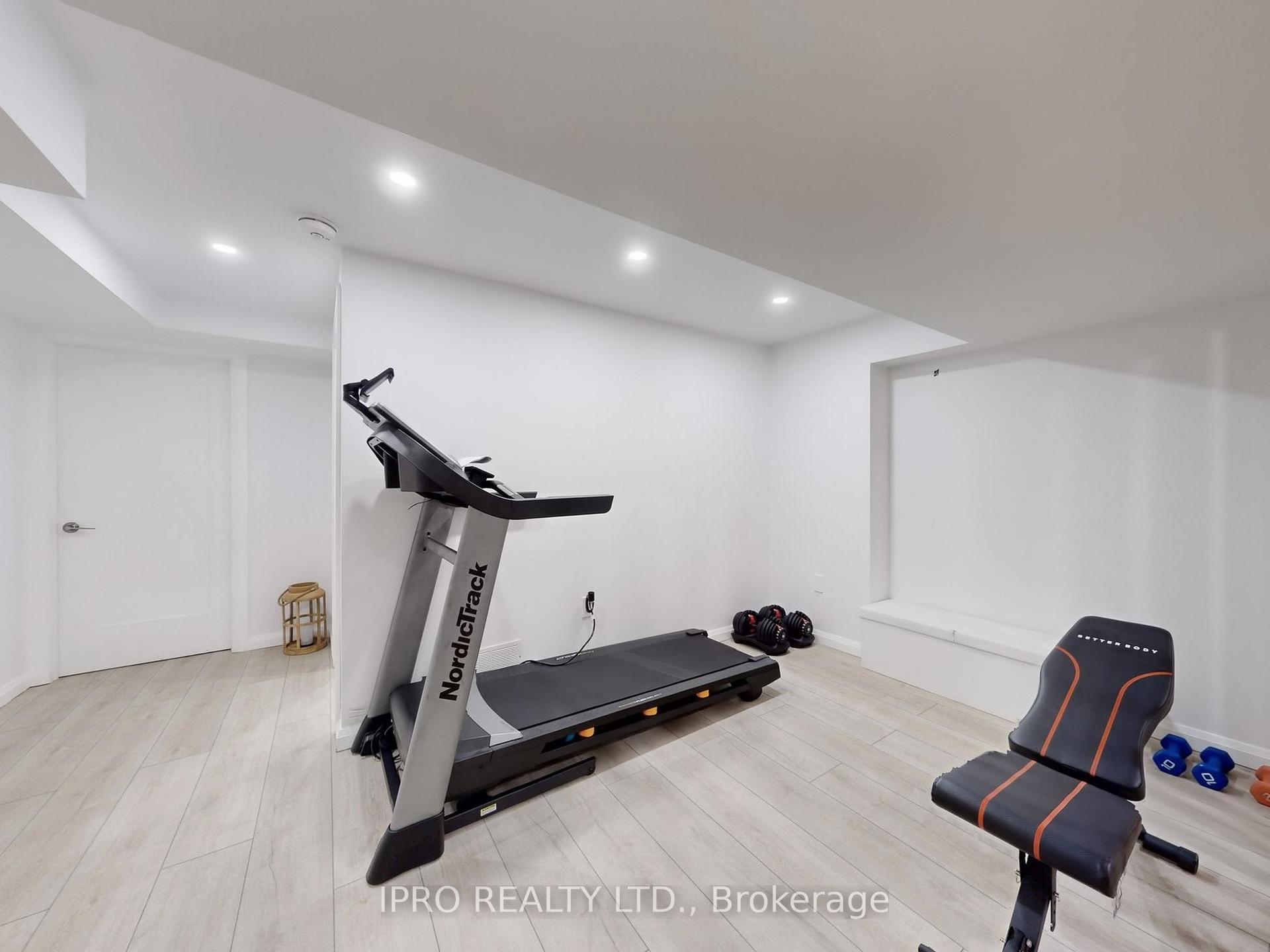 3 Bedrooms Condo at 35 Midhurst, Hamilton For sale