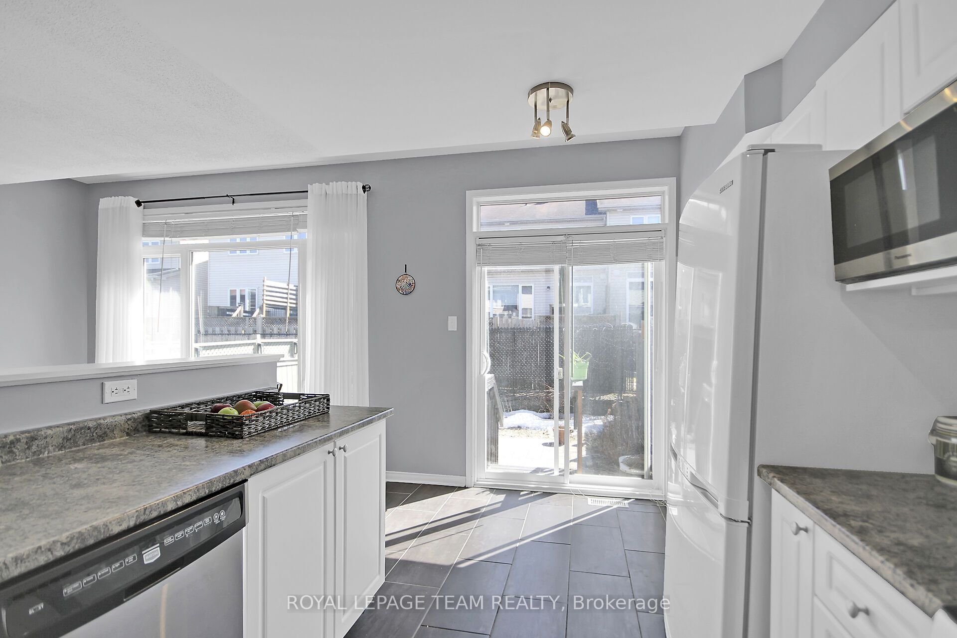 214 Cityview Crescent