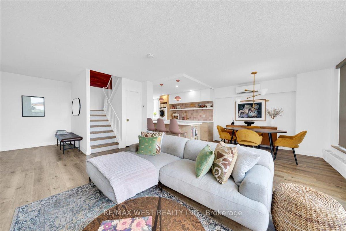 3 Bedrooms Condo at 35 Ormskirk, Toronto For sale