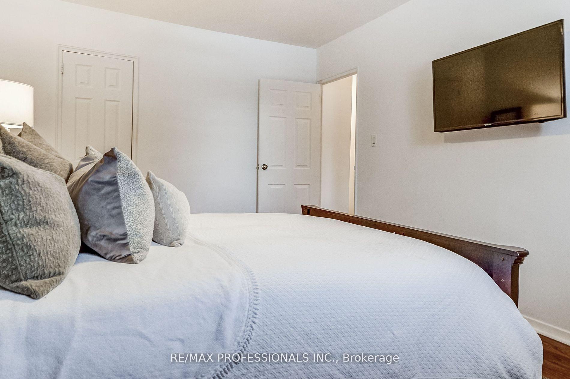 2 Bedrooms Co-op at 100 Coe Hill, Toronto For sale