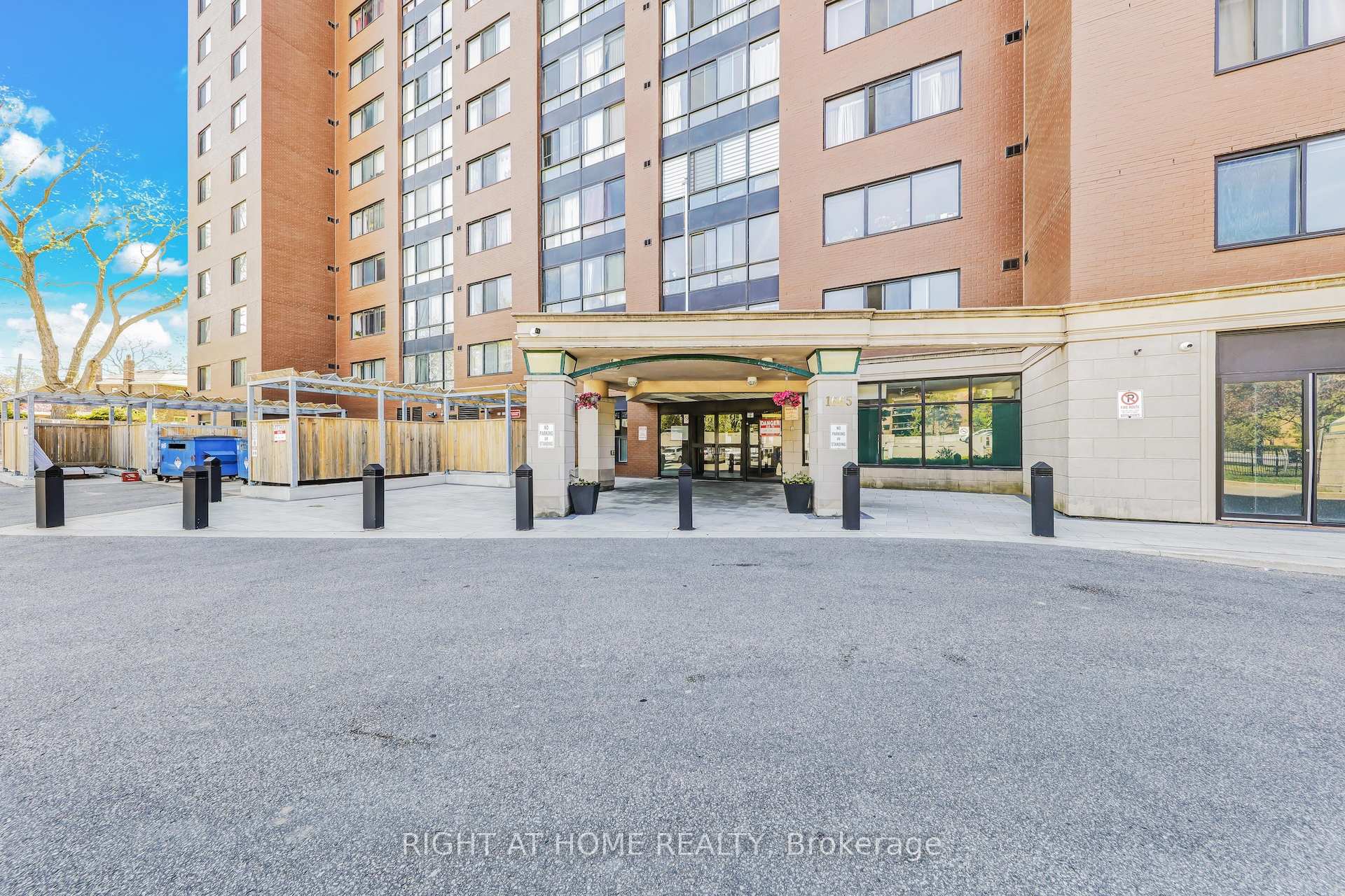 3 Bedrooms Condo at 1665 Victoria Park, Toronto For sale