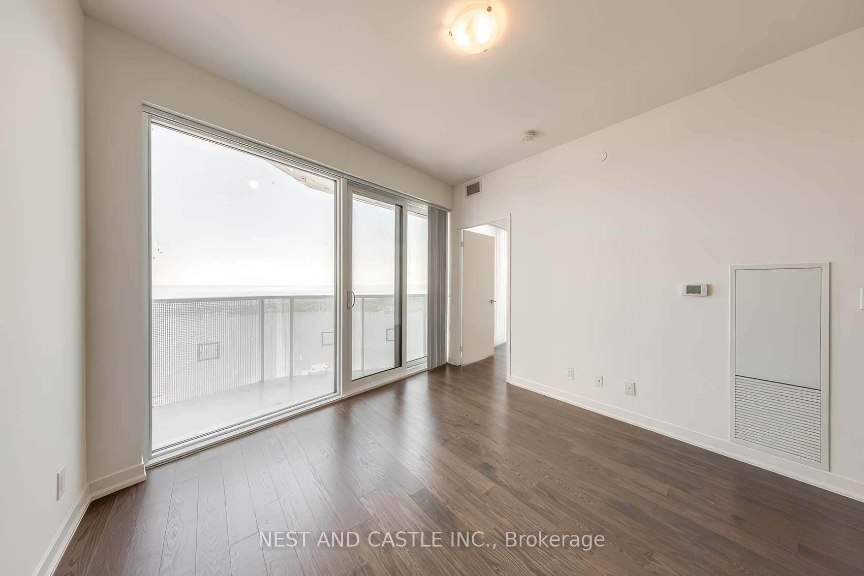 2 Bedrooms Condo at 100 Harbour, Toronto For sale