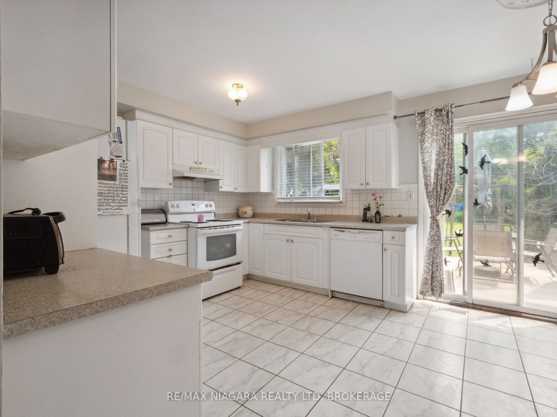 10 Beverly Glen Drive
