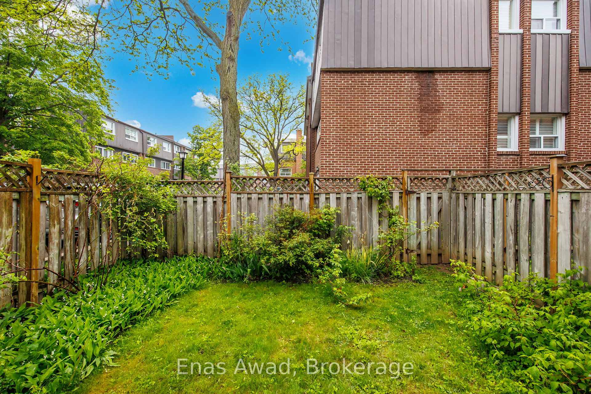 3 Bedrooms Condo at 74 Black Hawk, Toronto For sale
