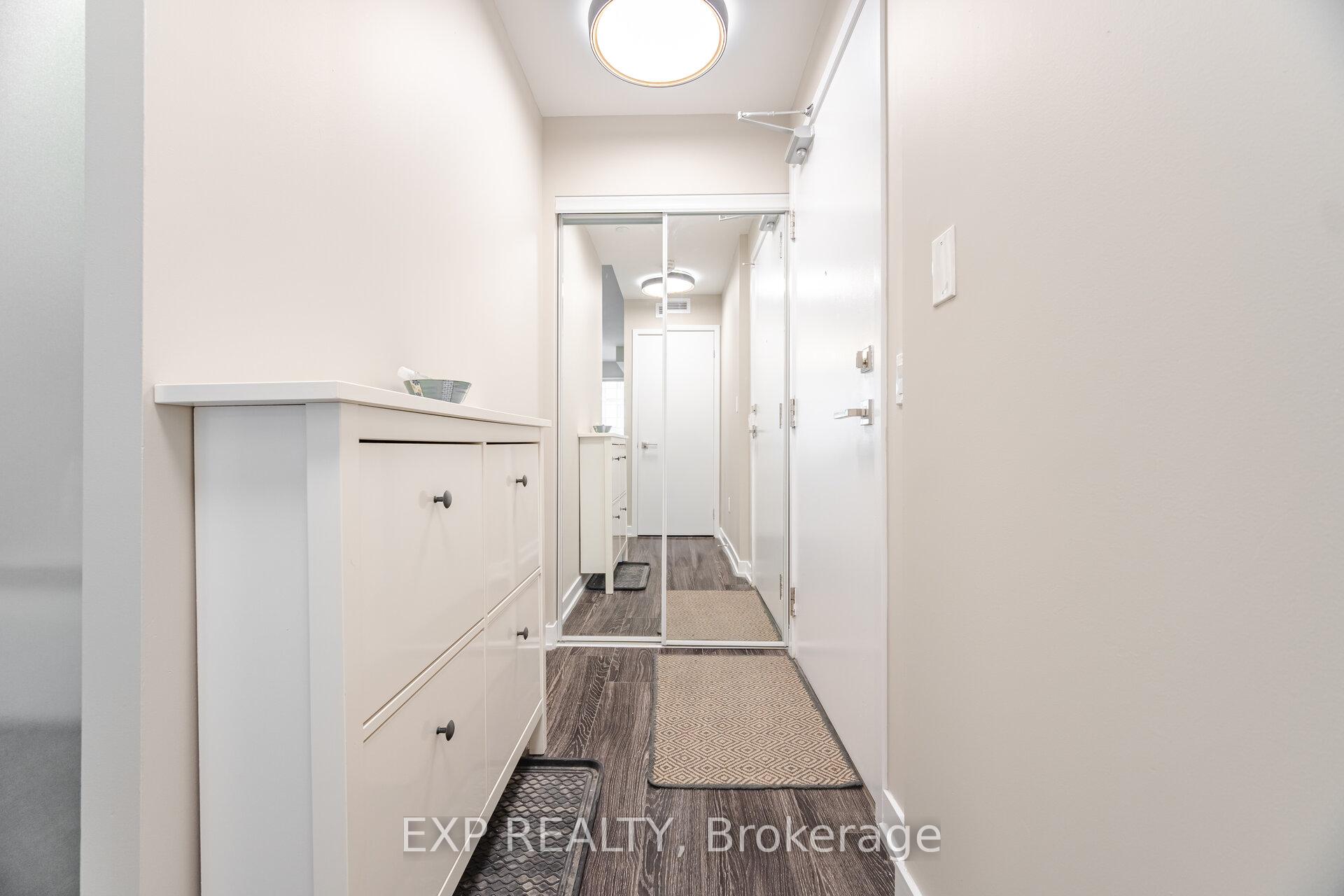 2 Bedrooms Condo at 4055 Parkside Village, Mississauga For sale