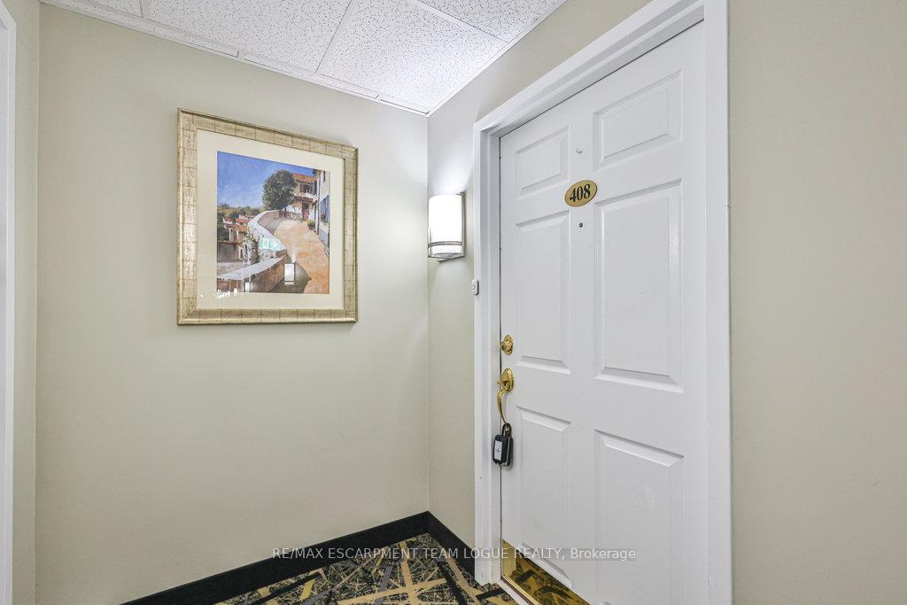 2 Bedrooms Condo at 216 Plains Road West, Burlington For sale