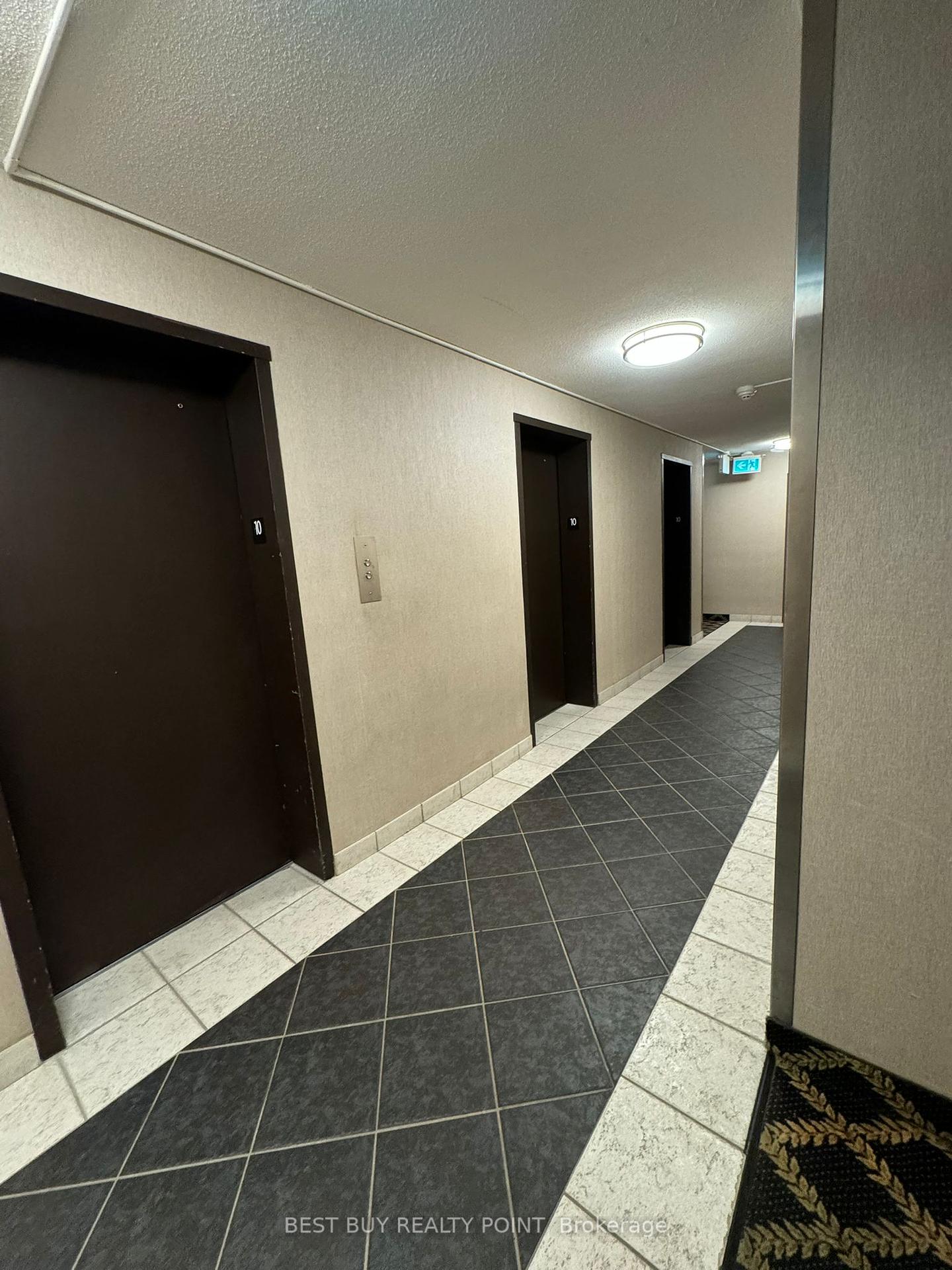 3 Bedrooms Condo at 15 La Rose, Toronto For sale