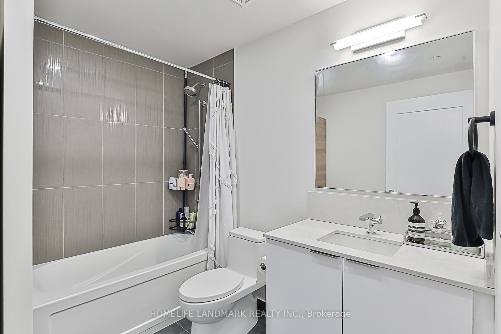 3 Bedrooms Condo at 28 Freeland, Toronto For sale