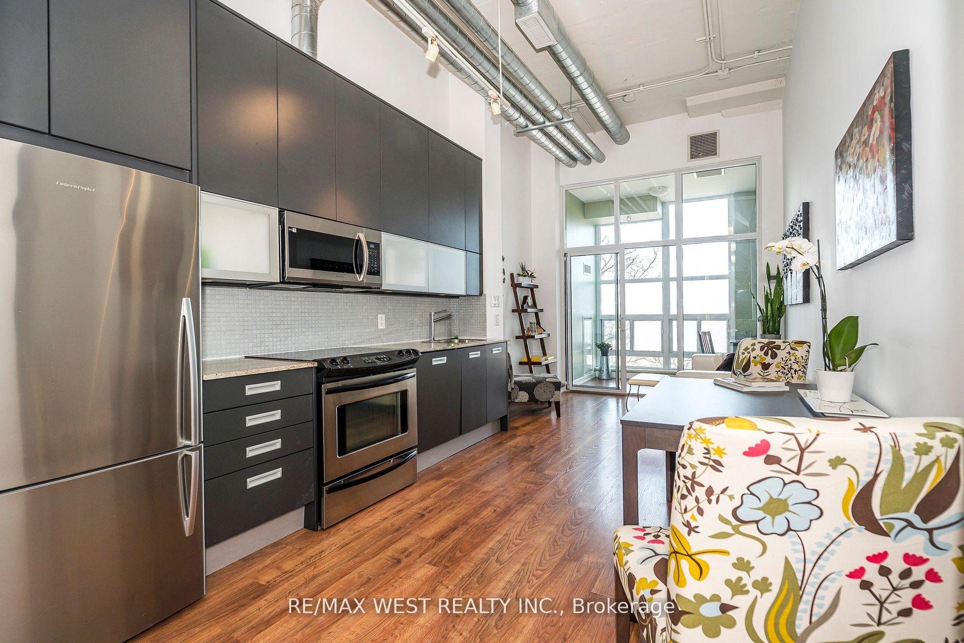 2 Bedrooms Condo at 380 Macpherson, Toronto For sale