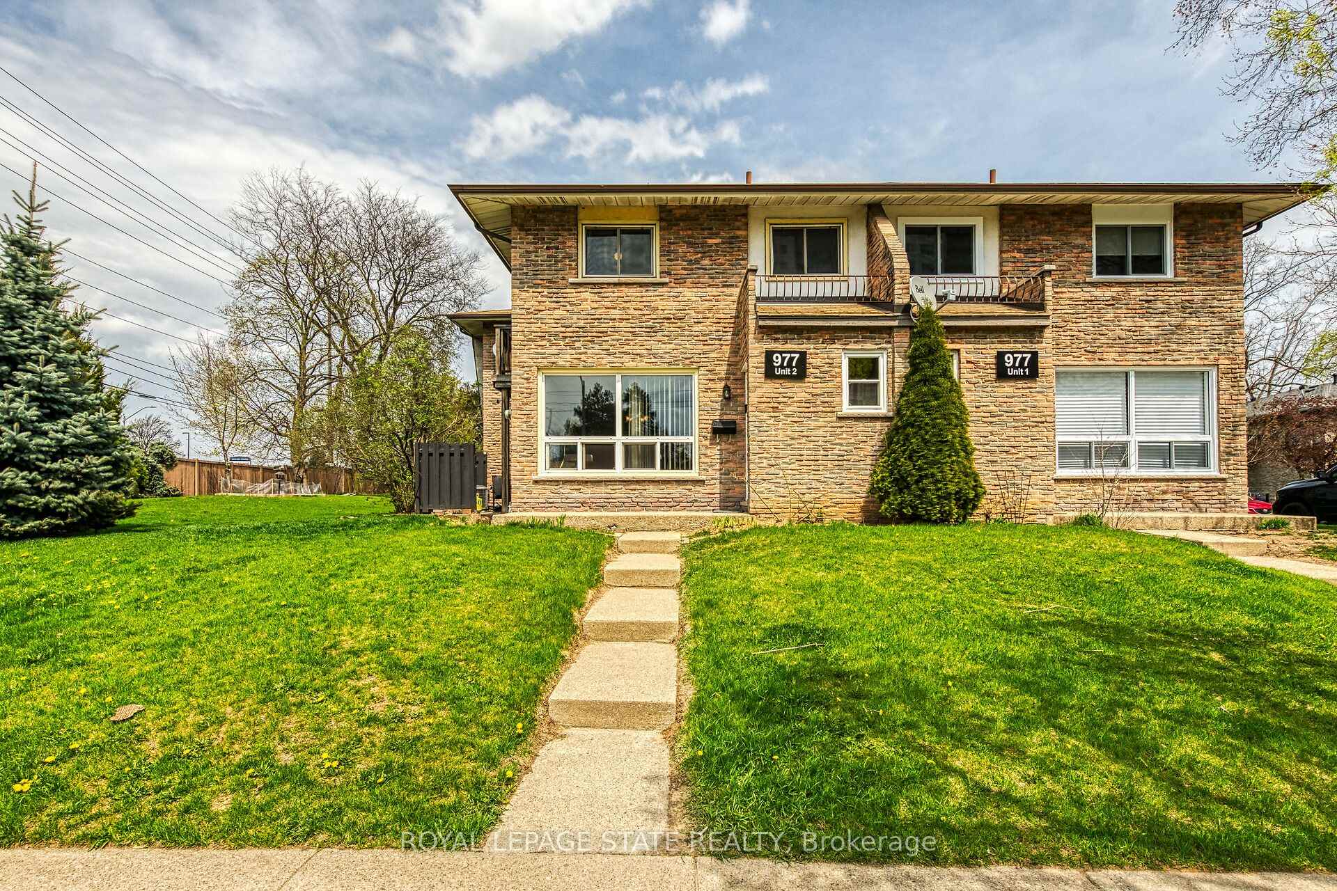 3 Bedrooms Condo at 977 Francis, Burlington For sale