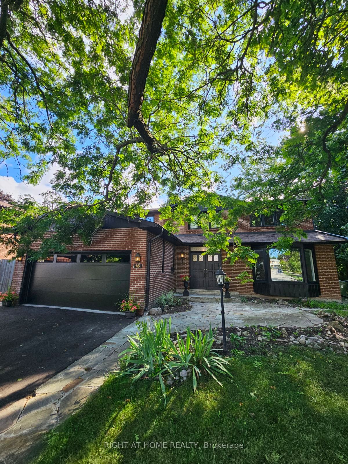 15 Nevada Avenue, Toronto, ON M2M 3N9