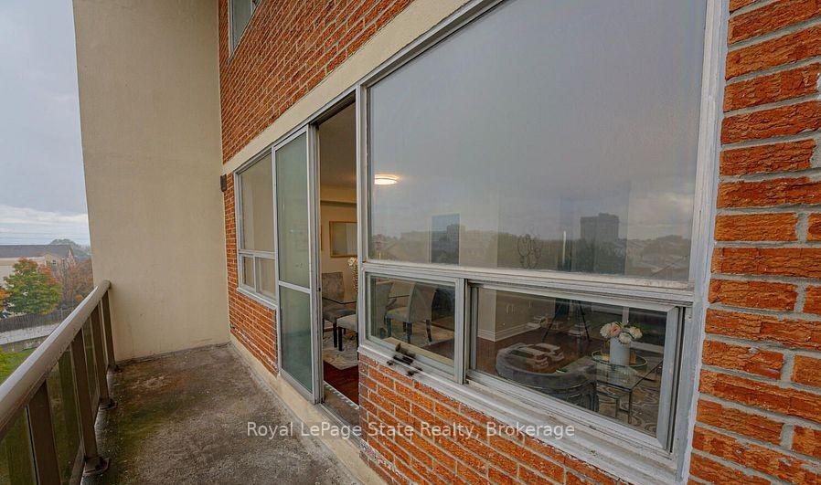 3 Bedrooms Condo at 1050 Stainton,  Mississauga For sale