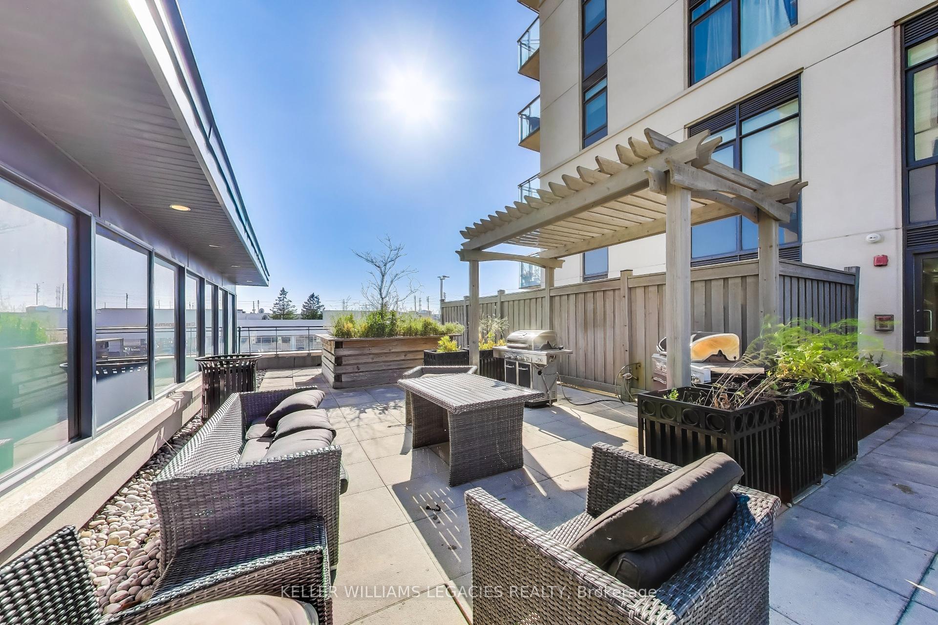 1 Bedroom Condo at 12 Woodstream, Vaughan For sale