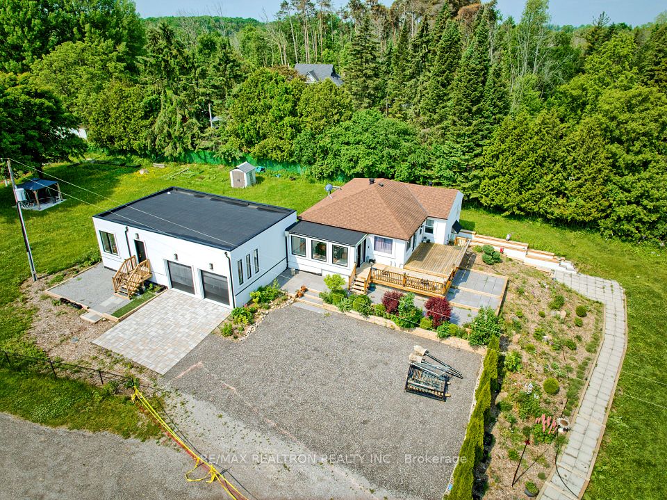 2821 Mount Albert