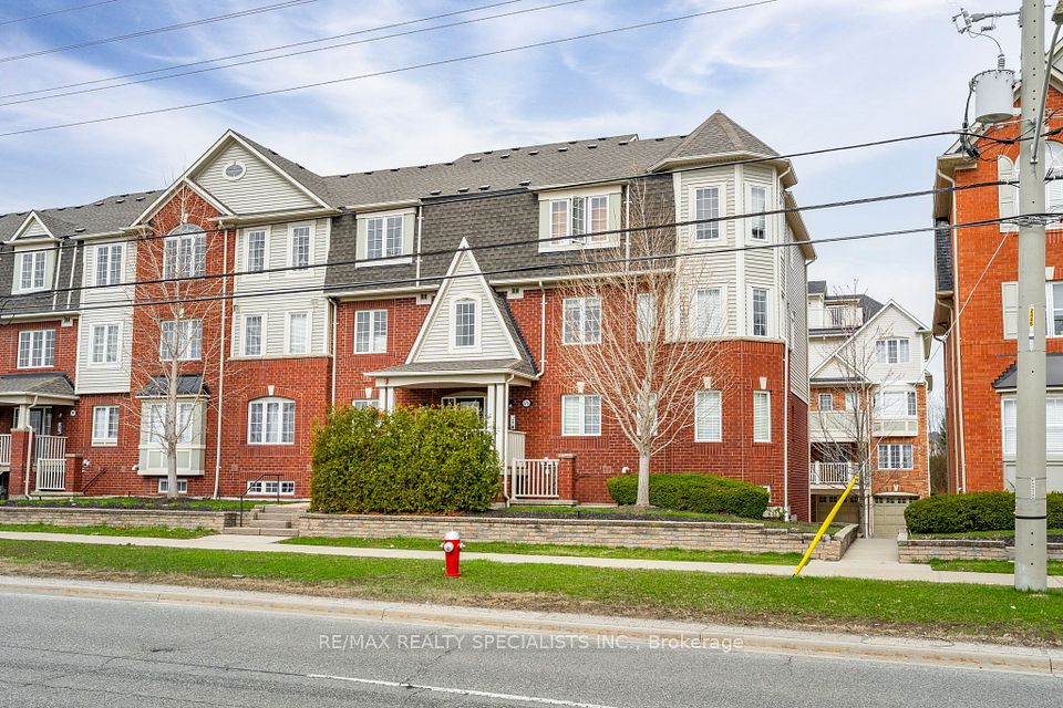 575 Dundas