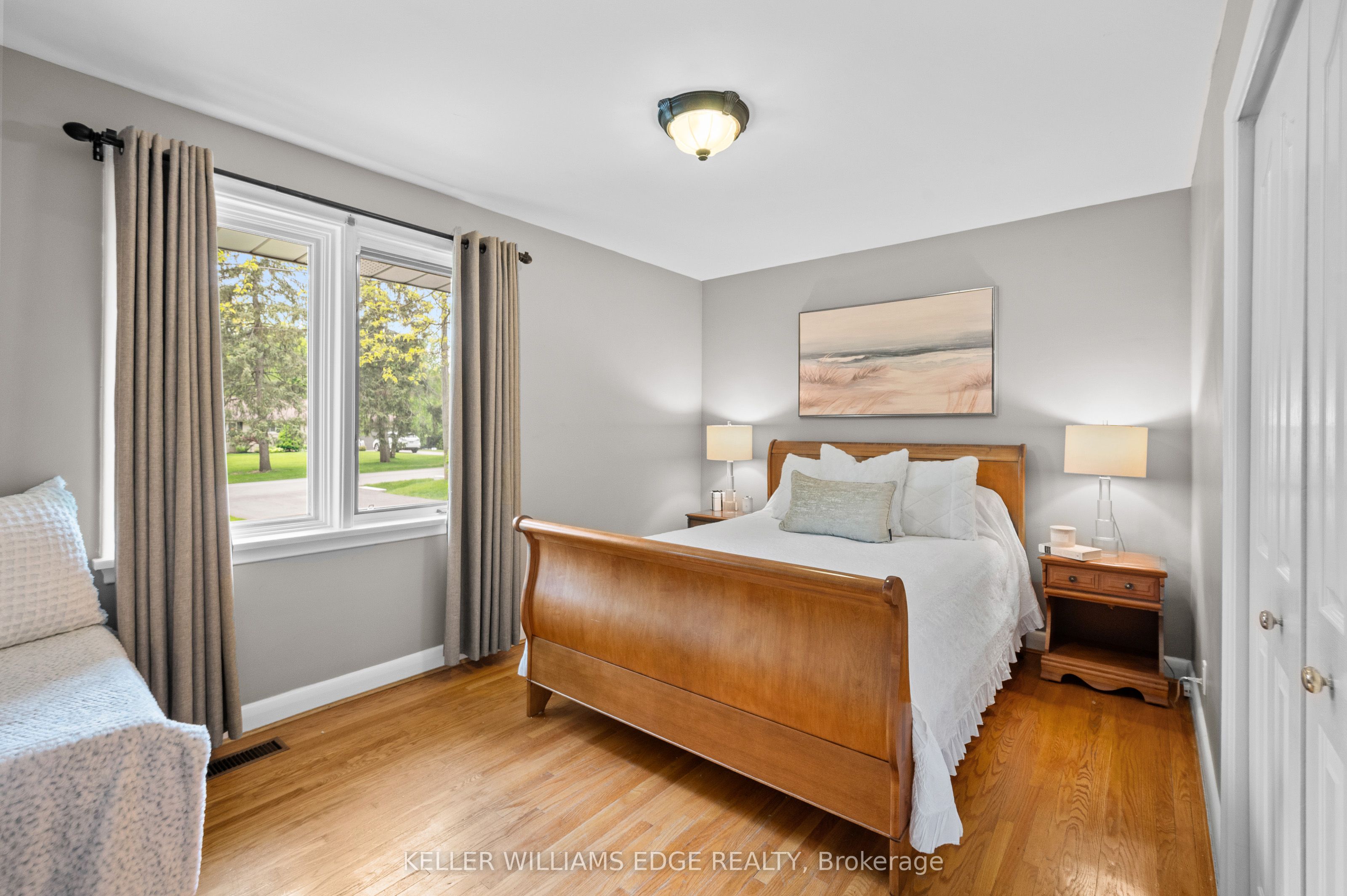 1589 Crediton Parkway