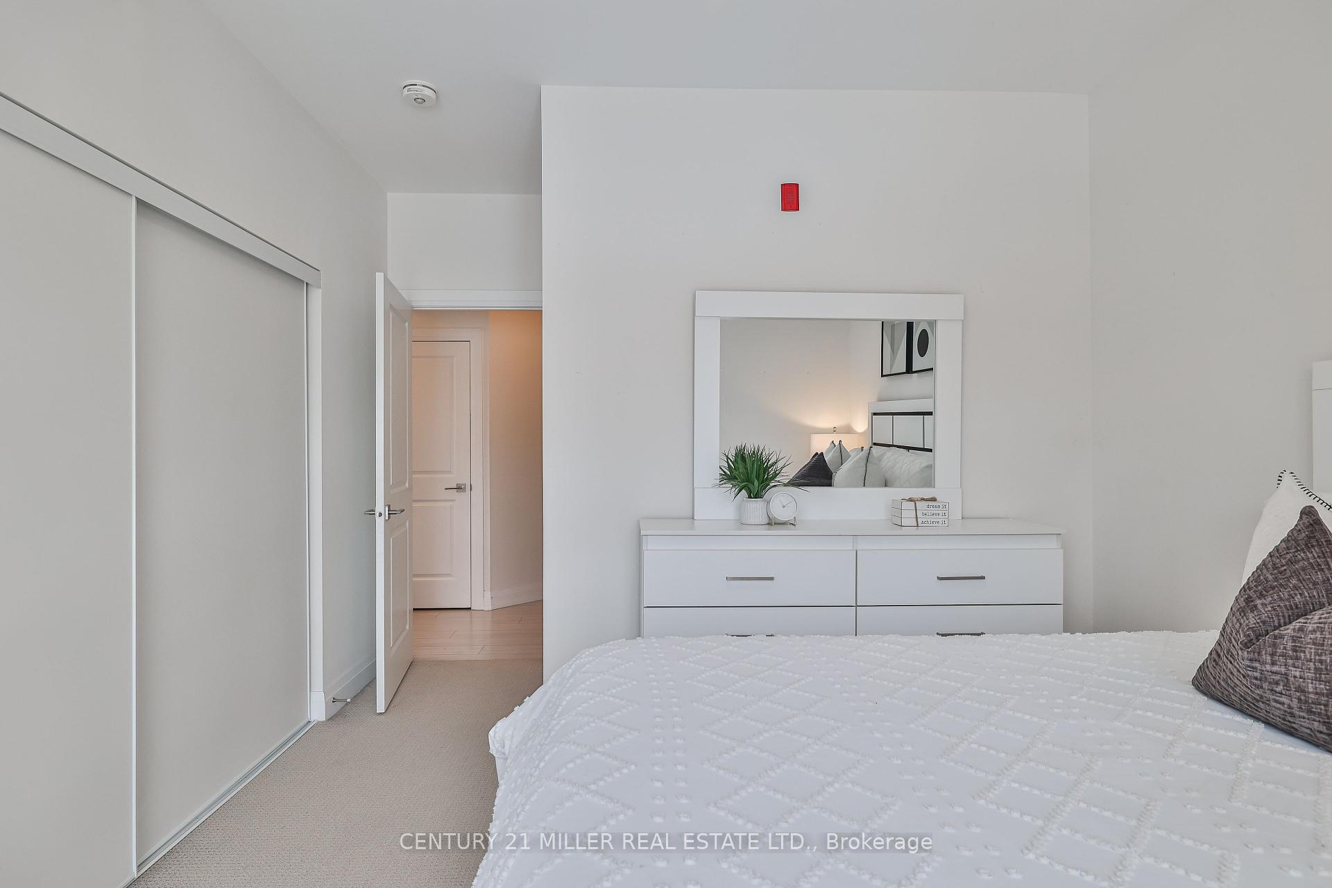 2 Bedrooms Condo at 4040 Upper Middle, Burlington For sale