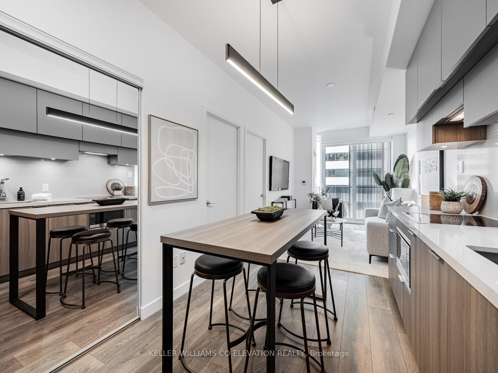 1 Bedroom Condo at 8 Eglinton,  Toronto For sale