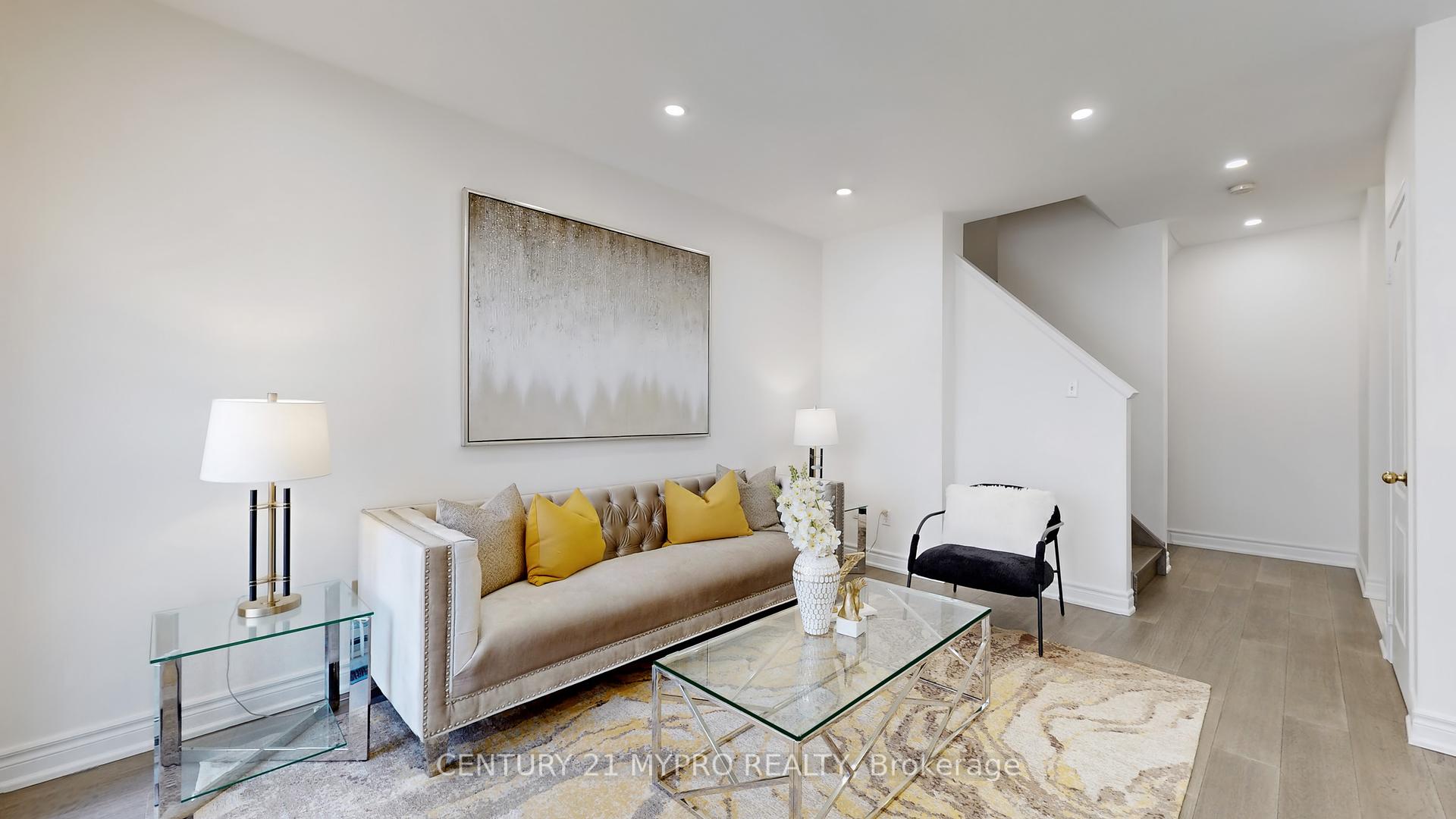 3 Bedrooms Condo at 735 New Westminster,  Vaughan For sale