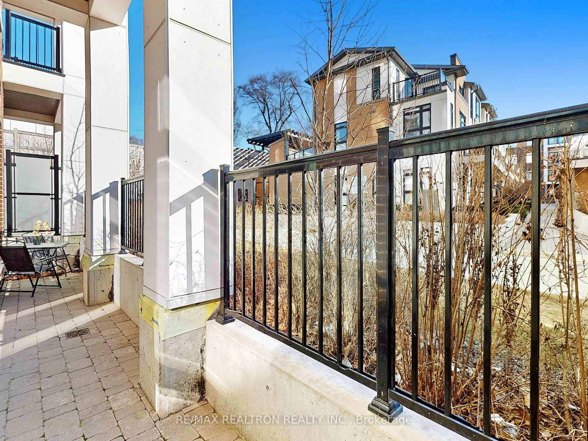 2 Bedrooms Condo at 160 Canon Jackson, Toronto For sale