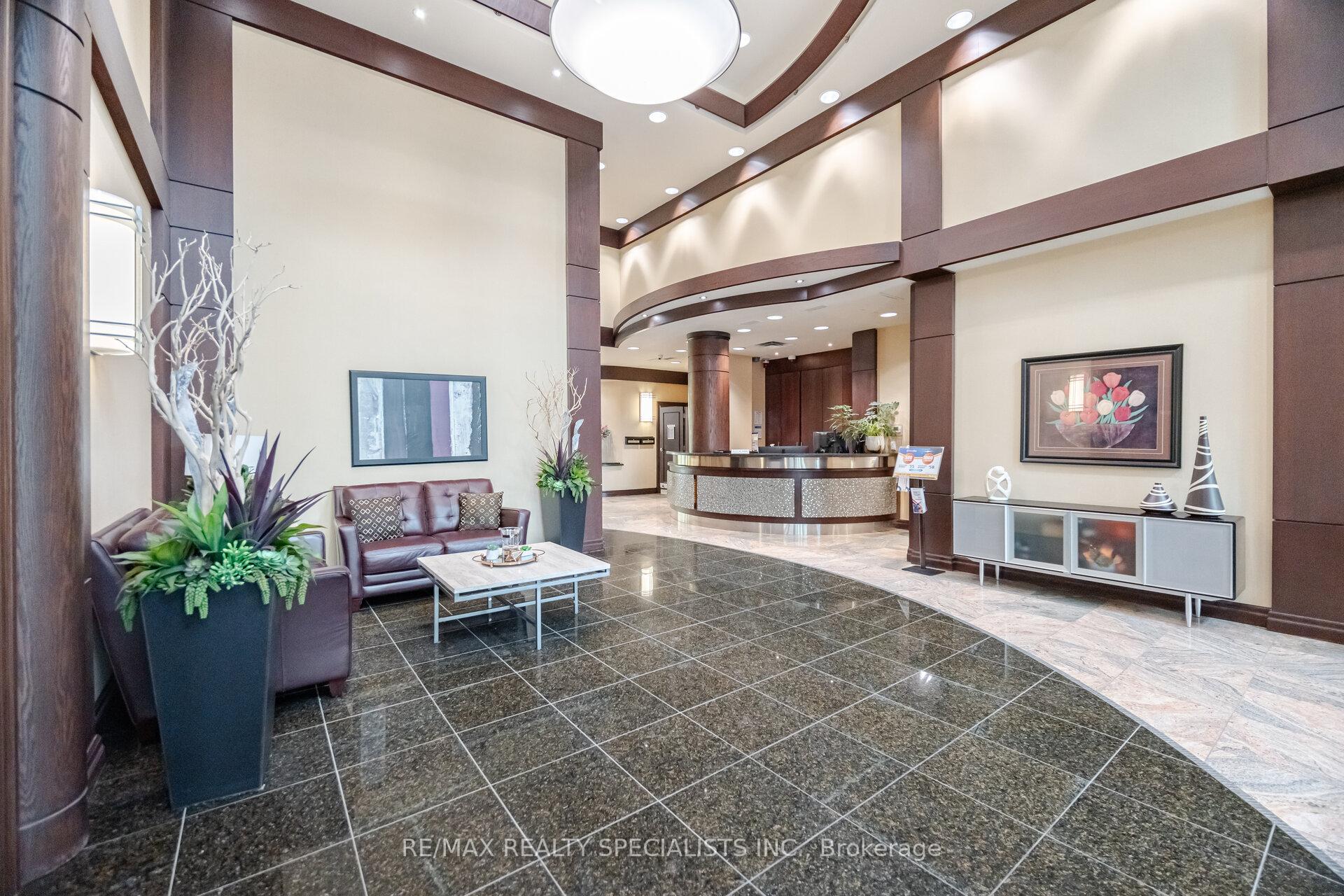 2 Bedrooms Condo at 335 Rathburn, Mississauga For sale