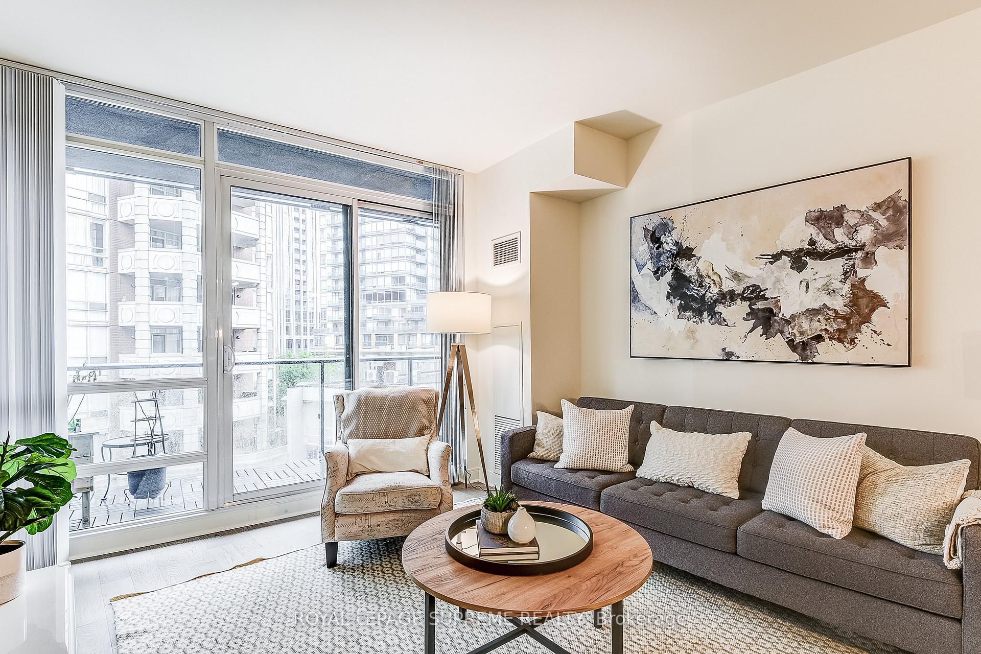 2 Bedrooms Condo at 825 Church, Toronto For sale