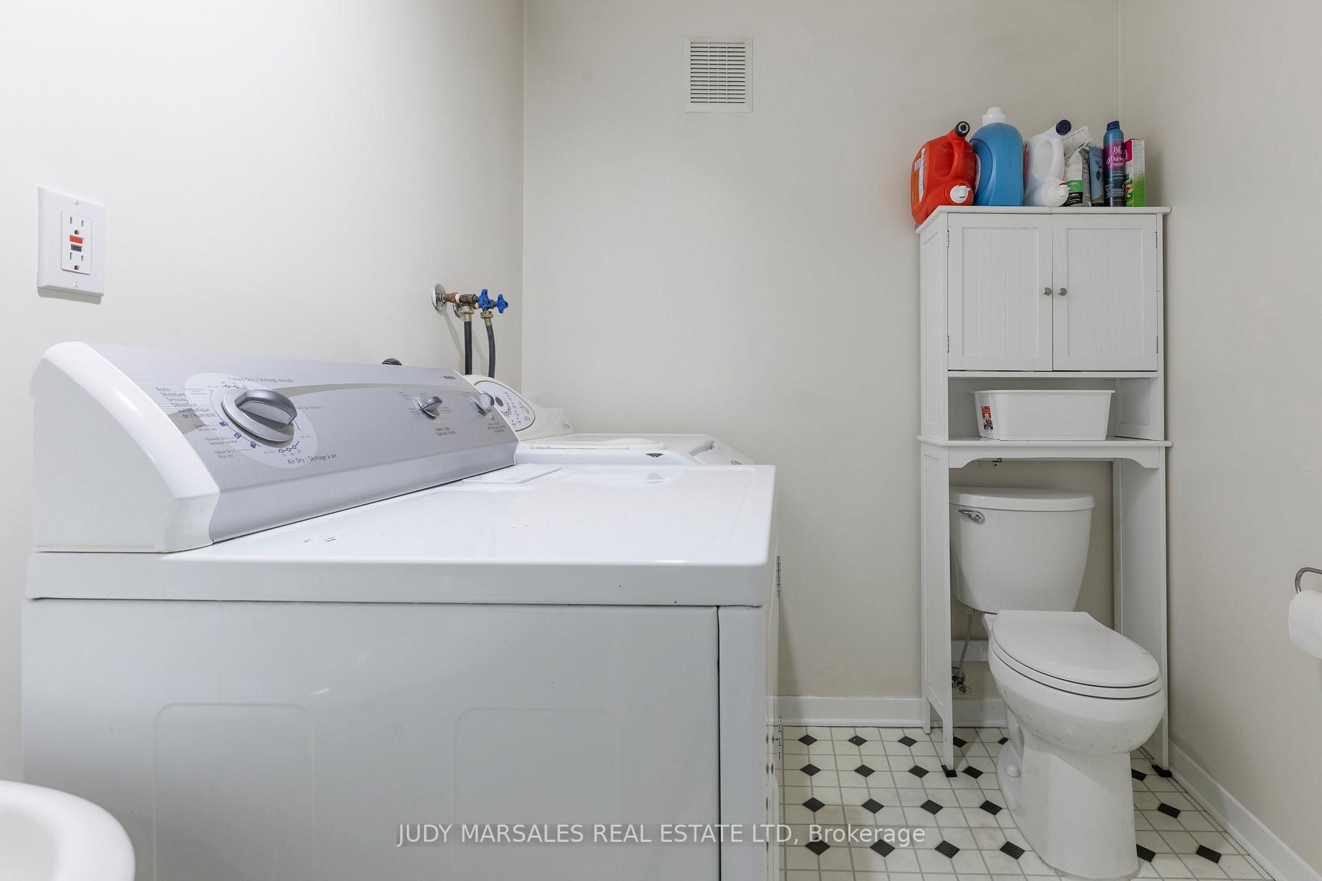 3 Bedrooms Condo at 3035 Glencrest, Burlington For sale
