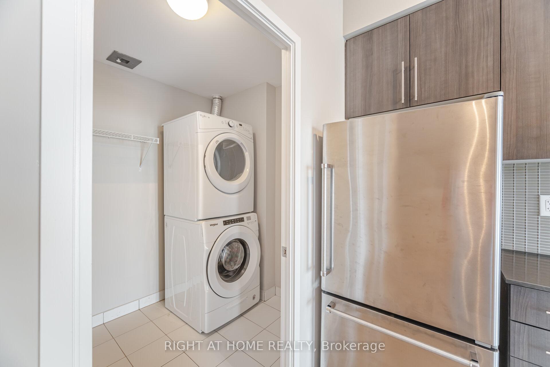 2 Bedrooms Condo at 4011 Brickstone, Mississauga For sale