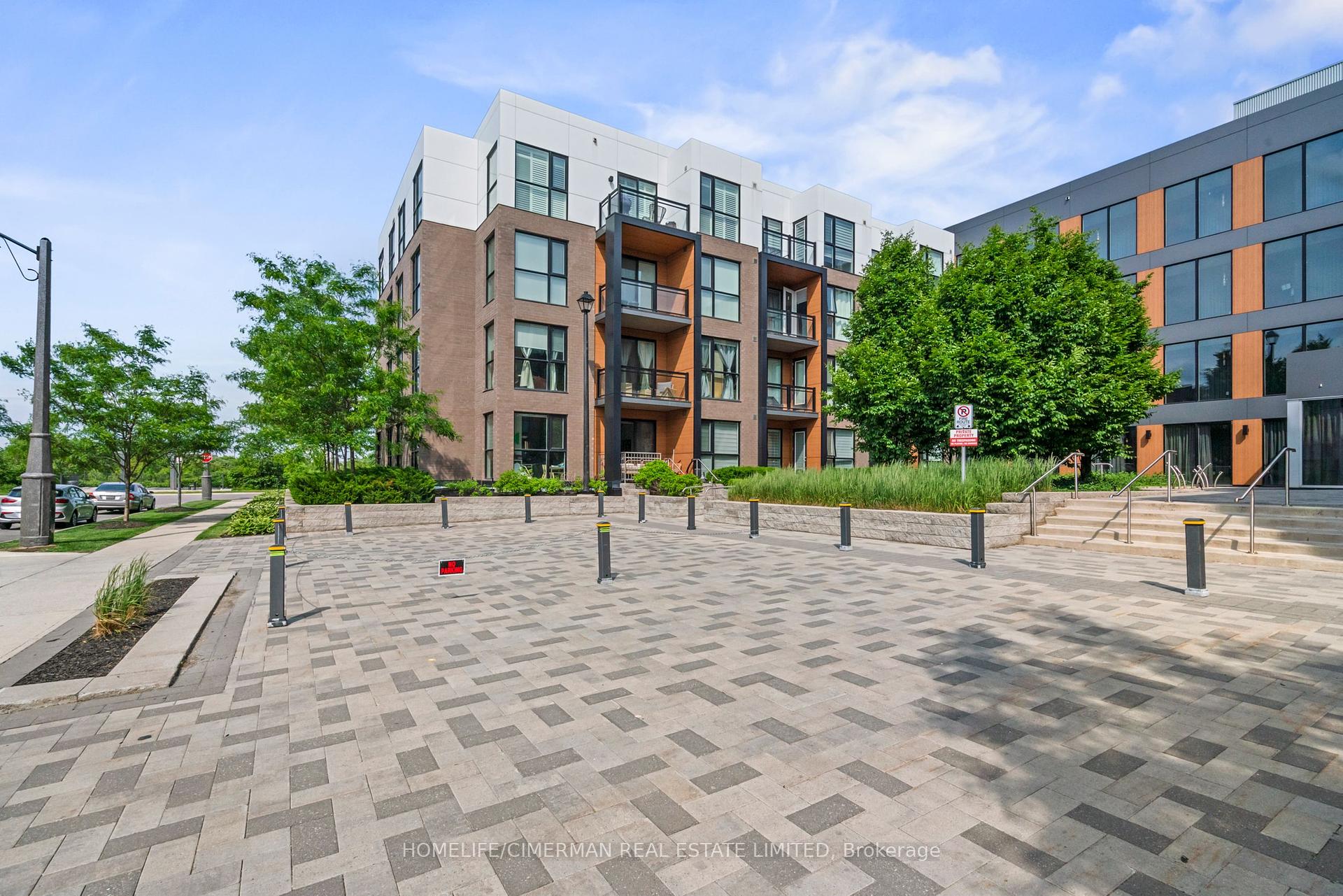 4 Bedrooms Condo at 210 Sabina, Oakville For sale