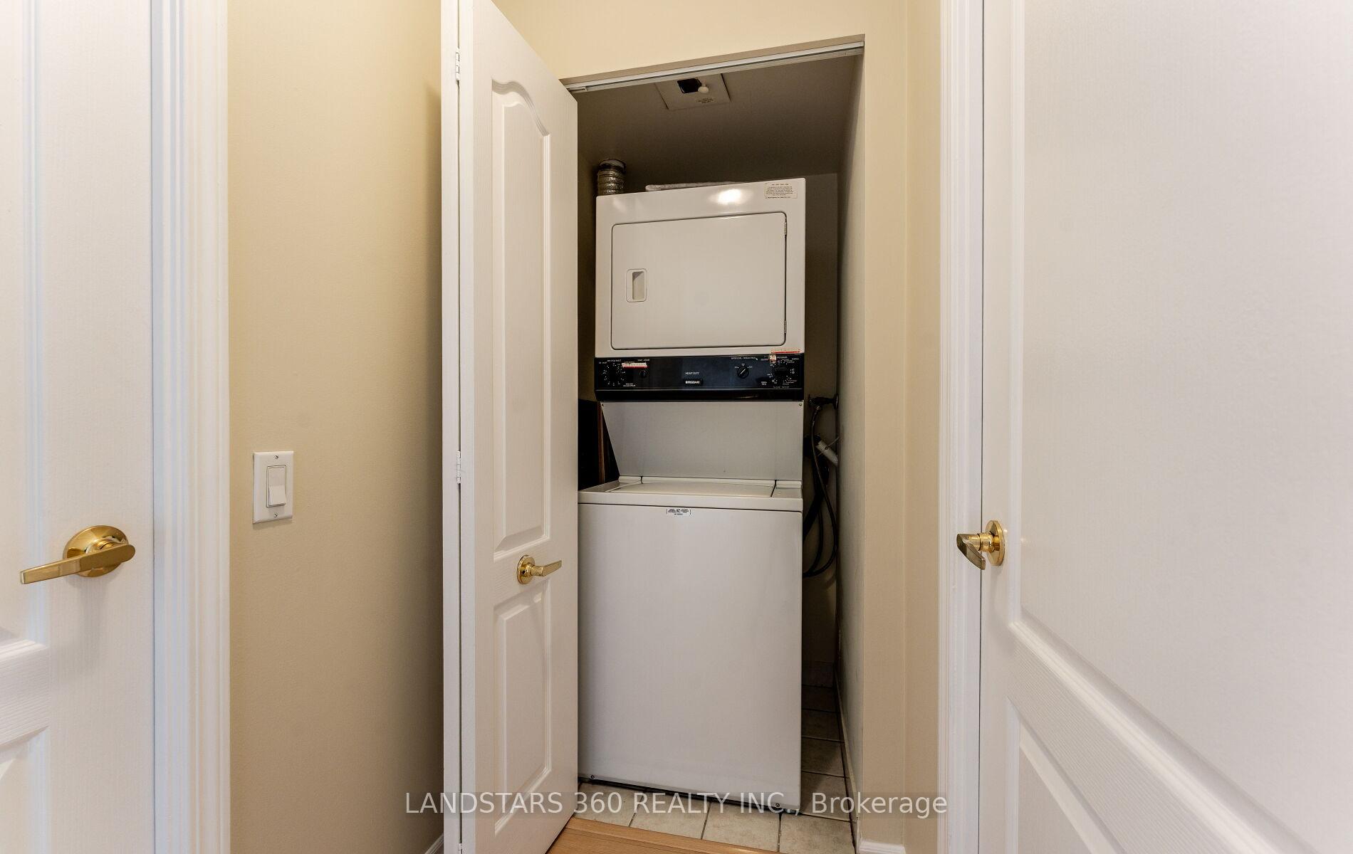 2 Bedrooms Condo at 3088 Kennedy, Toronto For sale